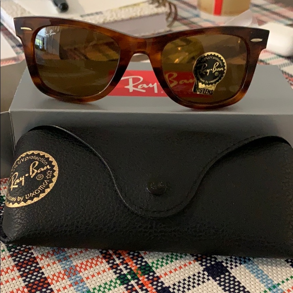 Ray Ban Wayfarer Tortoise Shell NEW